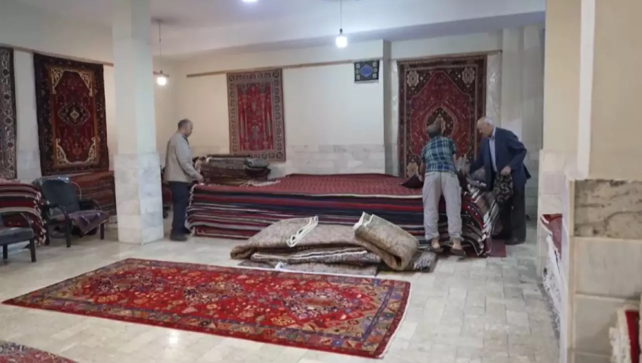 Иранда әлемге әйгілі парсы кілемінің саудасы жанданды