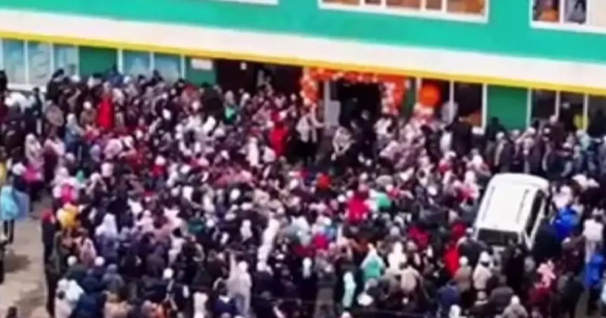  Өскеменде жаңа дүкеннің ашылуында таратылған тегін палау адамдар арасында талас тудырды 