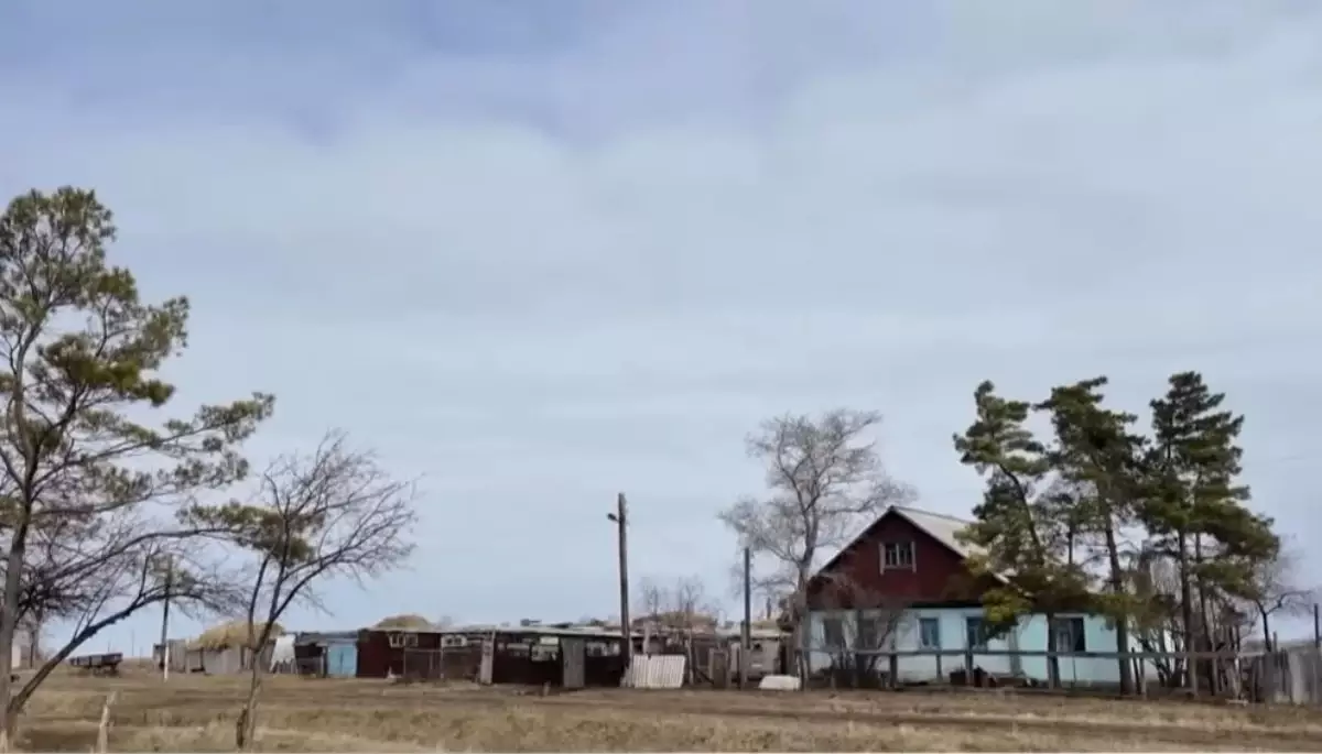 "Тек үш үй қалды”: Солтүстік Қазақстанда жұмыссыздықтың кесірінен ауылдар жойылып бара жатыр