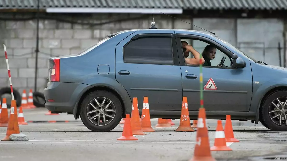 В Казахстане разрешили пересдавать экзамены на права без лимита: попытки станут платными