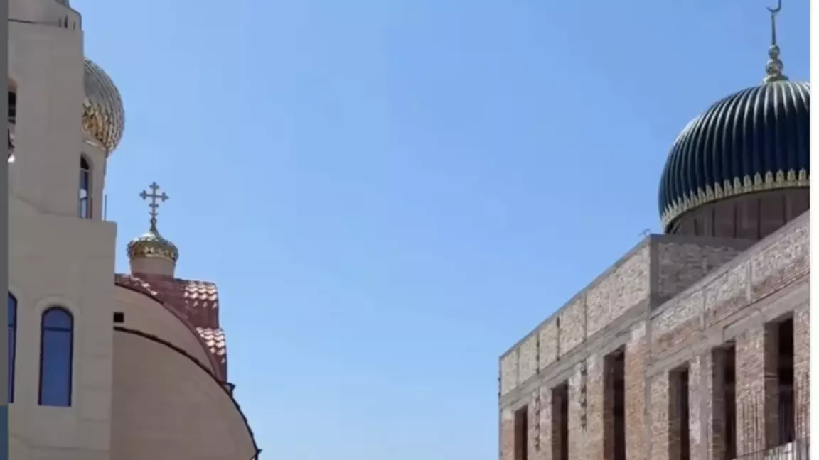 Шымкентте қатар салынып жатқан мешіт пен шіркеу құрылысы талқыға түсті