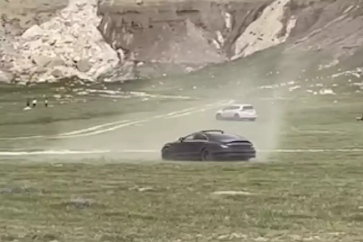 Уникальный памятник природы в Мангистау превратили в площадку для дрифта