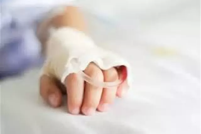 Қарағандыда үш жастағы балаға кірпіш құлаған (ВИДЕО)