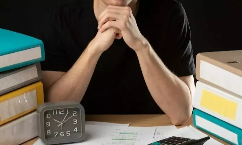 Не от хорошей жизни: свыше 1,3 миллиона казахстанцев работают сверх нормы