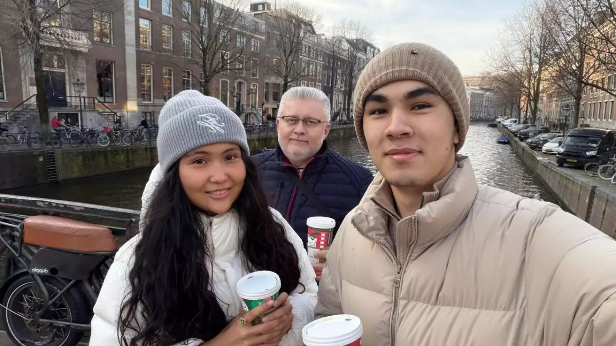 Шахмат әлемінің ханзадасы: Бибісара Асаубаеваның қасында жүрген Жавохир Синдаров кім?