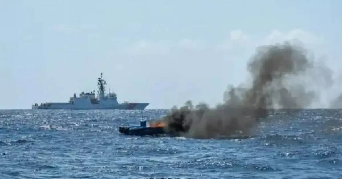  АҚШ Тынық мұхитында кемеге соққы жасап, екі адамды жойғанын мәлімдеді 