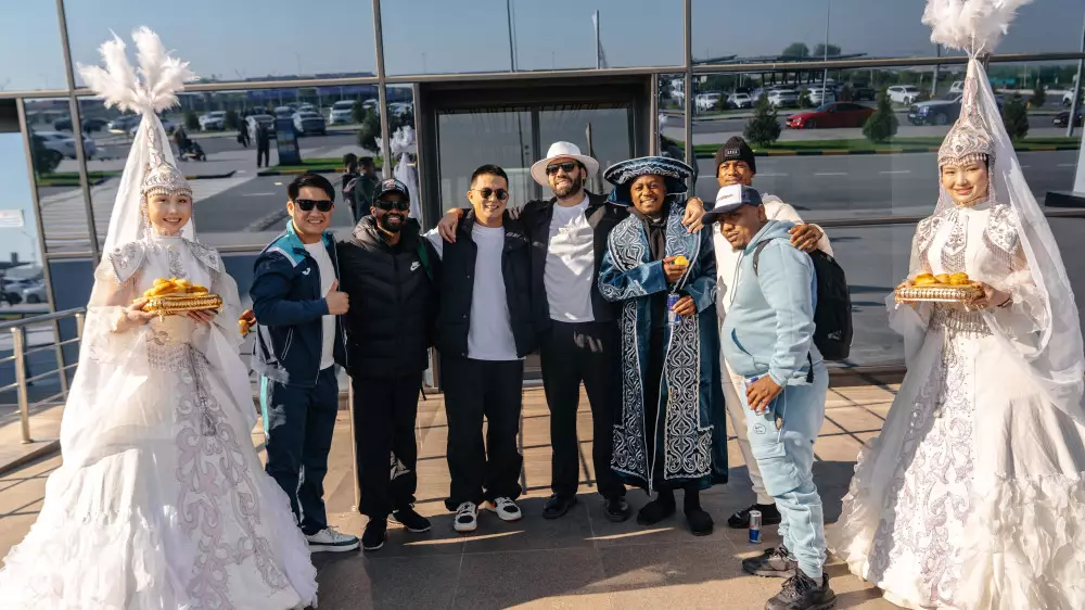 Звезда спиннинга из ЮАР Sam Sam выступил в Шымкенте