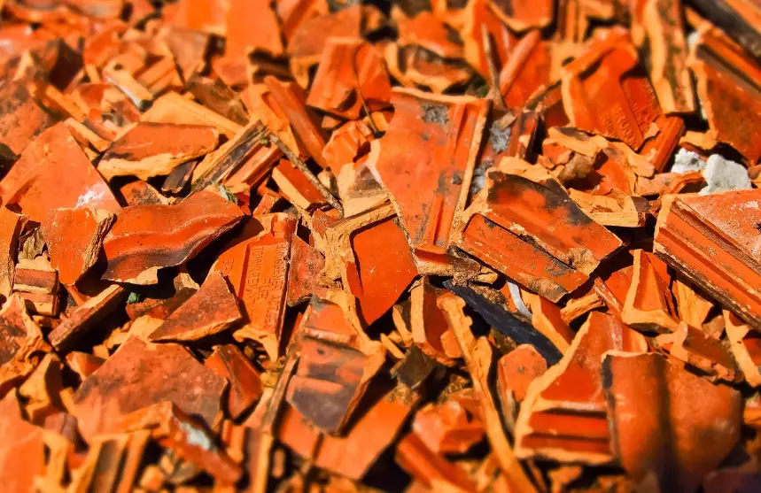 Қарағанды облысында баланың басына кірпіш құлады