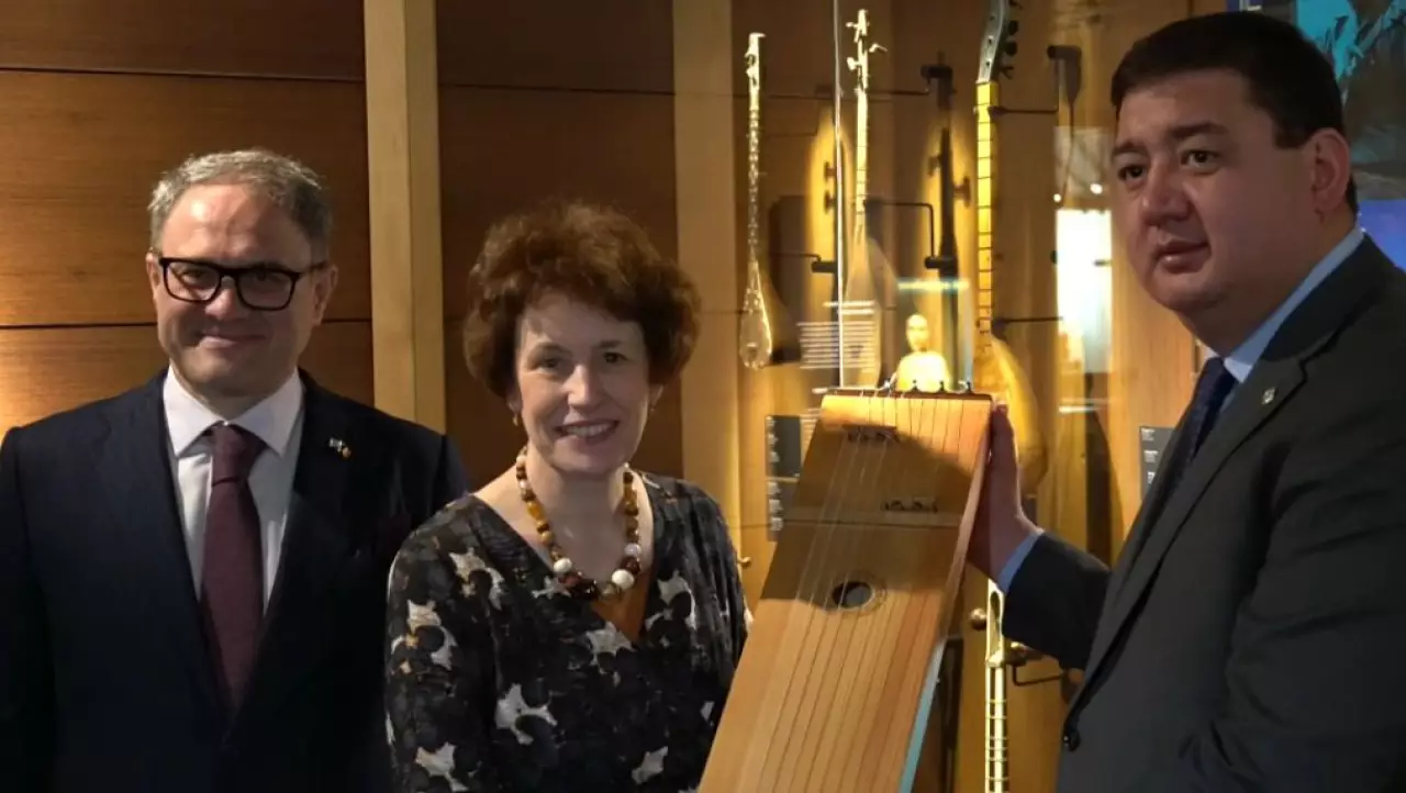 Бельгия мұражайына қазақтың жетігені табысталды