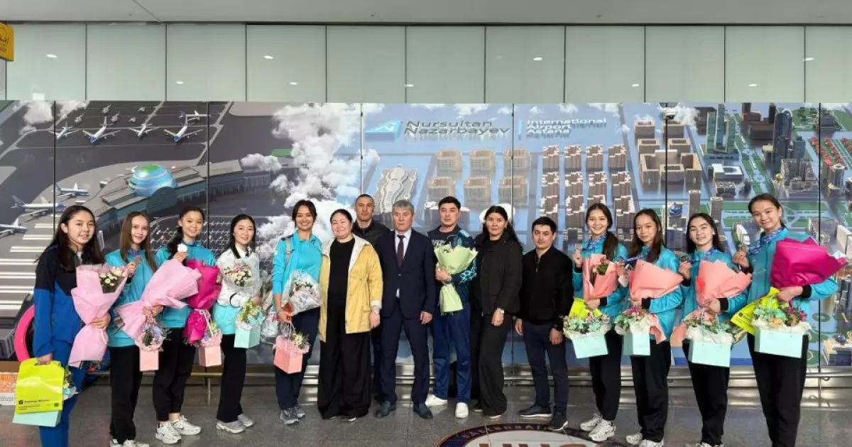   Әлем кубогында күміс жүлде жеңіп алған спортшылар елге оралды   