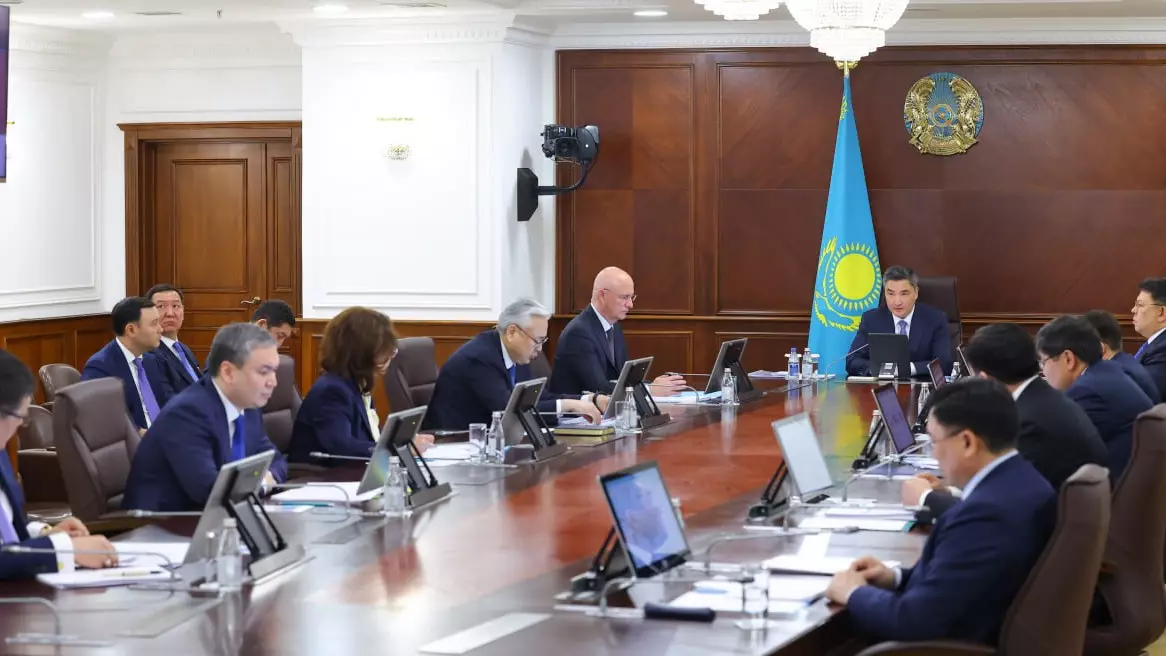 Премьер-министр поручил нарастить добычу нефти и ускорить инфраструктурные проекты