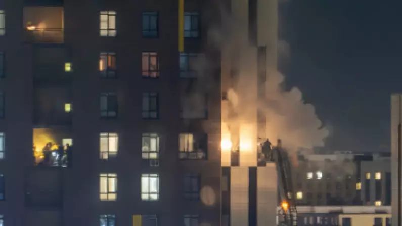 В Астане оштрафовали водителя, мешавшего проезду пожарных, когда сгорели трое детей