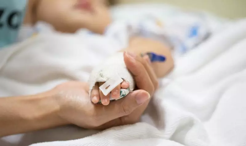 Падение кирпича на голову в Карагандинской области: ребенок в тяжёлом состоянии