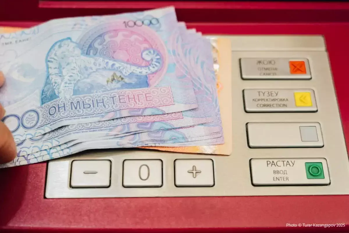 Налог на кофе, тои и «бата»? В Минфине ответили, за какие переводы будут наказывать