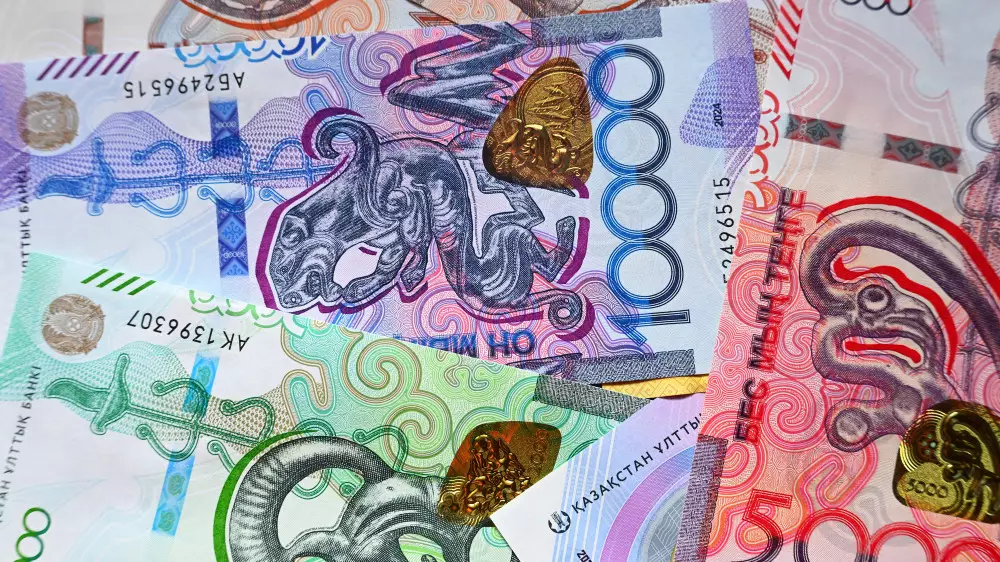 Ең төменгі жалақы 150 мың теңгеге дейін көтерілуі мүмкін. Үкіметте егжей-тегжейі айтылды