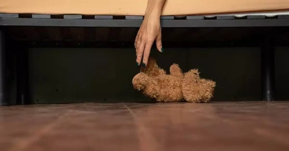  `Әкем үш жасымда зорлады`: 50-ге келген әйел жаға ұстатарлық оқиғасын жайып салды 