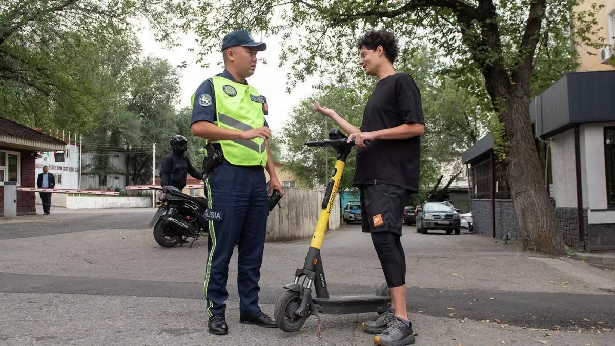 Алматыда 480 самокатшыға айыппұл салынды