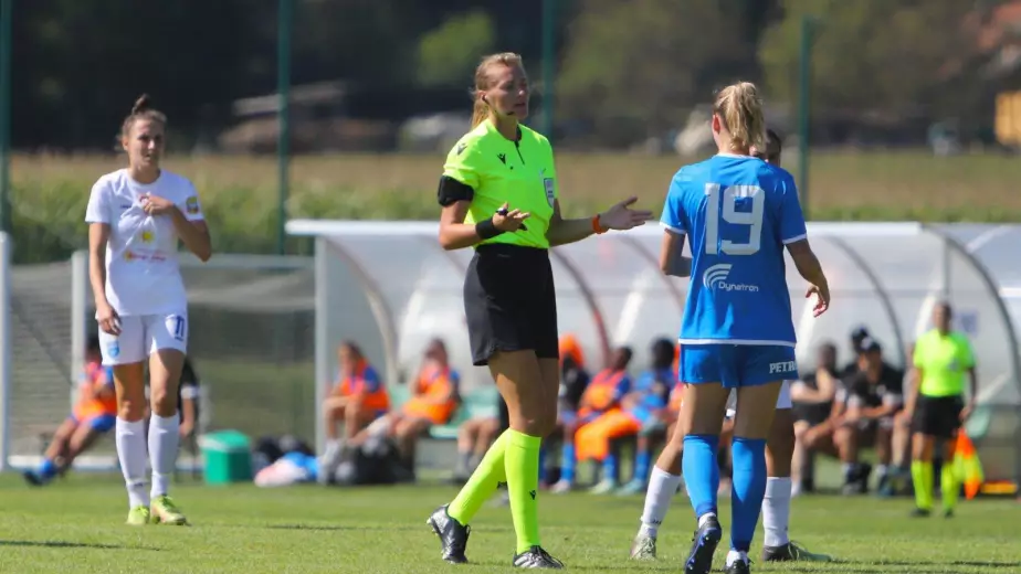 Казахстанку назначили на матч отбора женского ЧМ. Из-за скандала ее отстранили от КПЛ