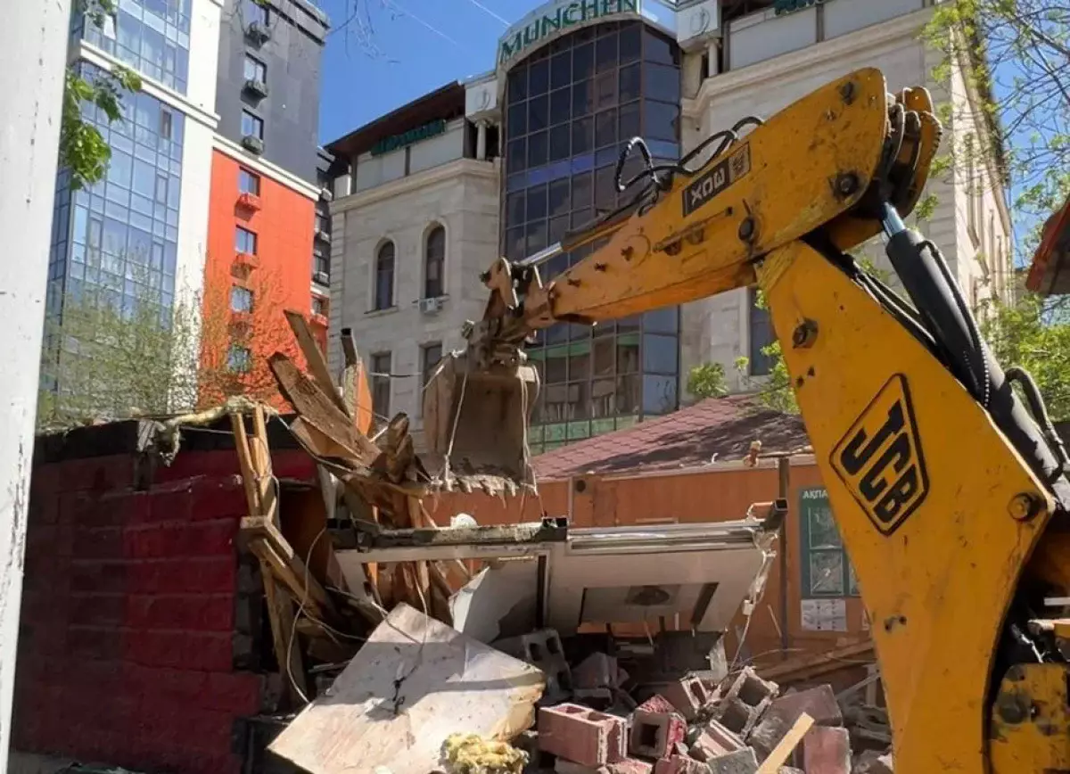 Алматыда кезекті заңсыз нысан сүріліп жатыр