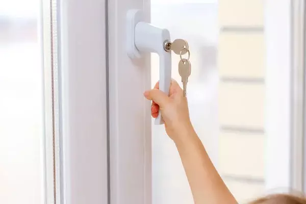 Степногорск қаласында 5 жасар бала терезеден құлап қаза тапты