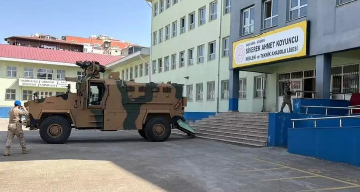 Түркияда мектепке қарулы шабуыл жасалды