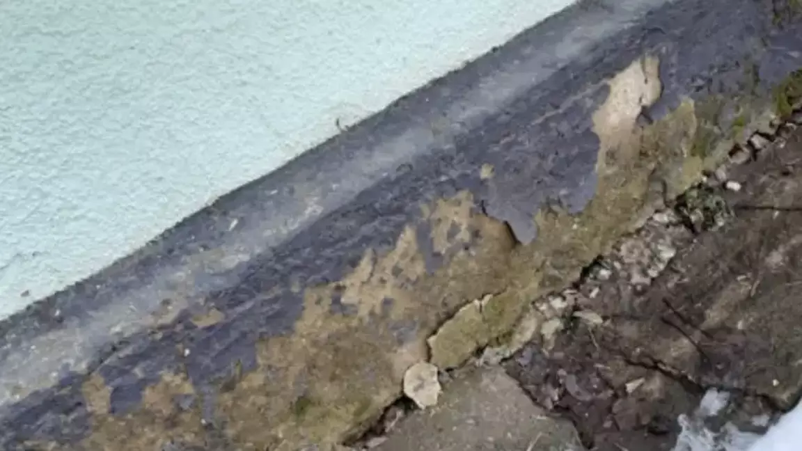 Таразда шатыры тесілген үйде жүздеген тұрғын өмір сүріп жатыр