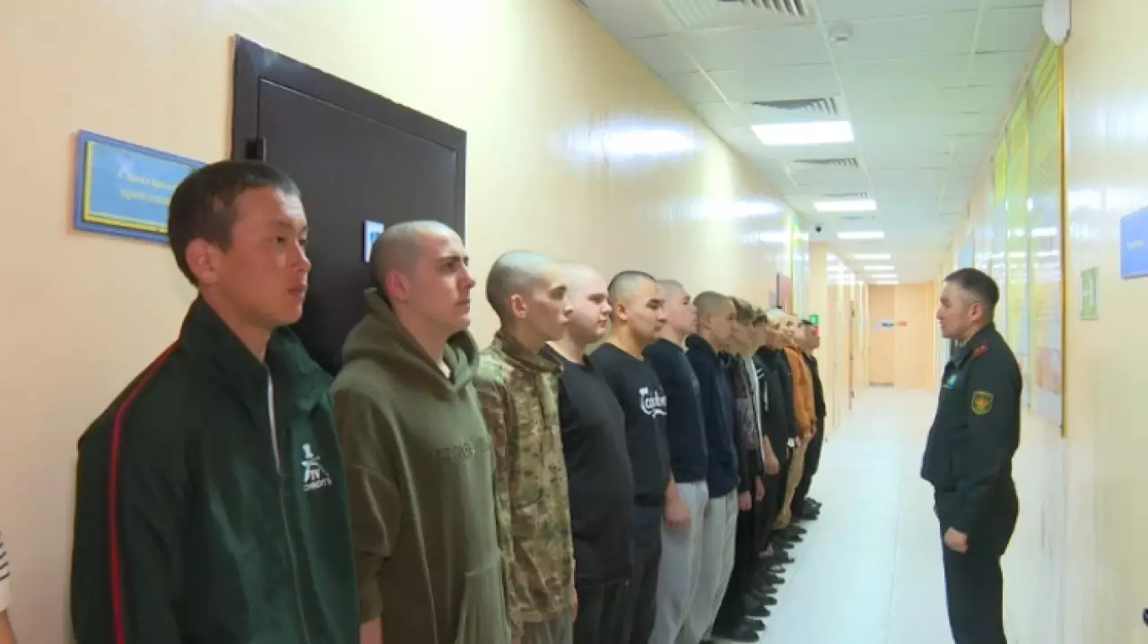 В Казахстане продолжается весенний призыв