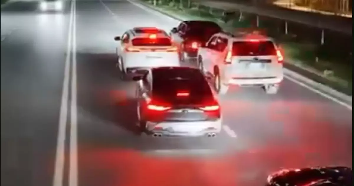  Шымкенттік жүргізушілер жол ережесін өрескел бұзып, кортеж ұйымдастырған 