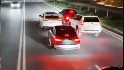 Свадебный кортеж в Шымкенте устроил опасную езду