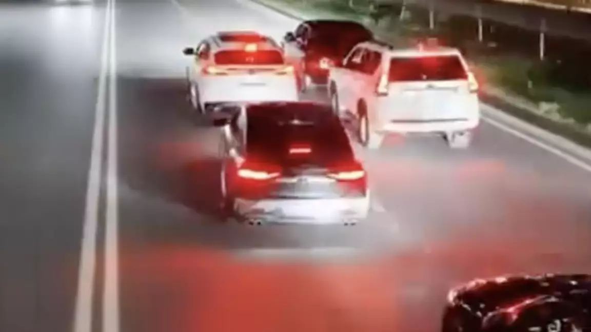 Шымкентте тойдағы кортеждің соңы заңсыздыққа ұласқан: екі адам қамауға алынды