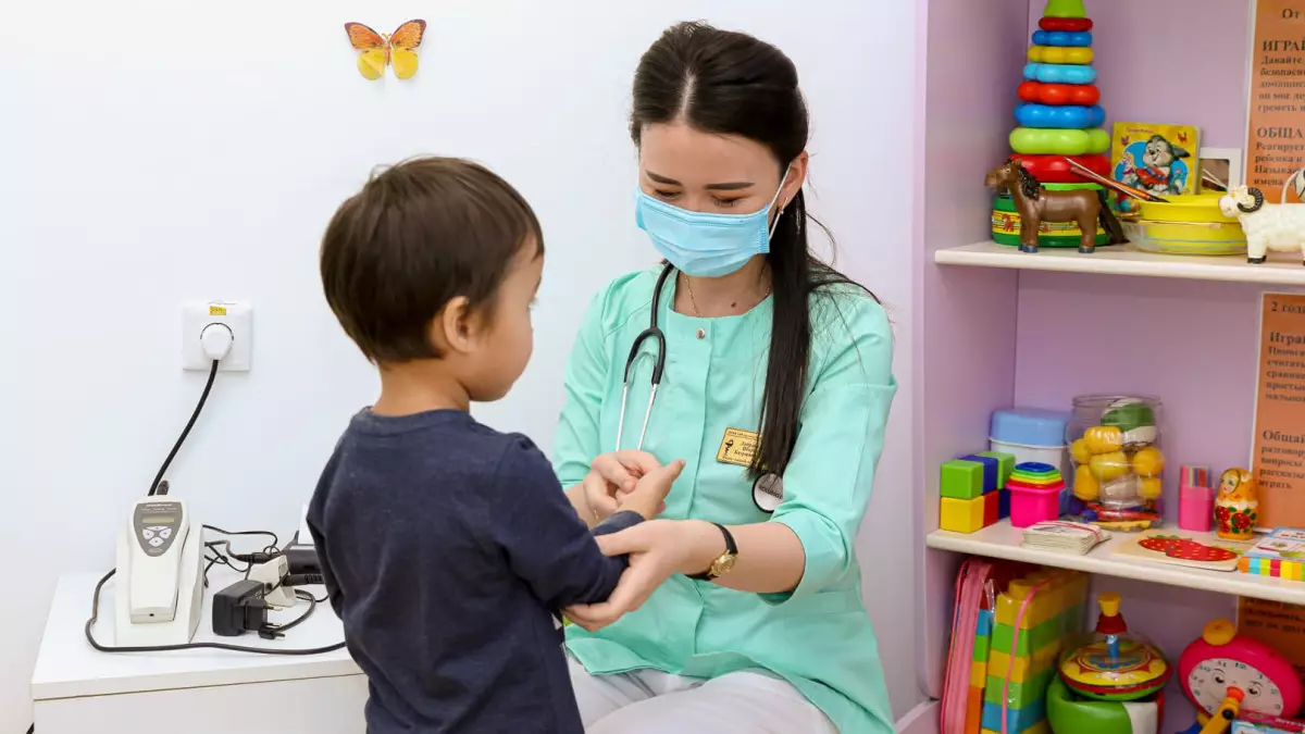 Врачи стали уезжать из Казахстана в 5 раз реже