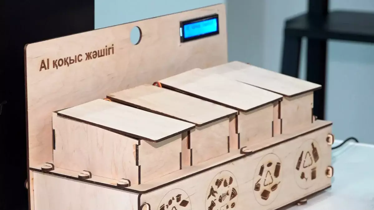 Ақылды қоқыс жәшігі: қызылордалық оқушы қалдықтарды сұрыптайтын жүйе ойлап тапты