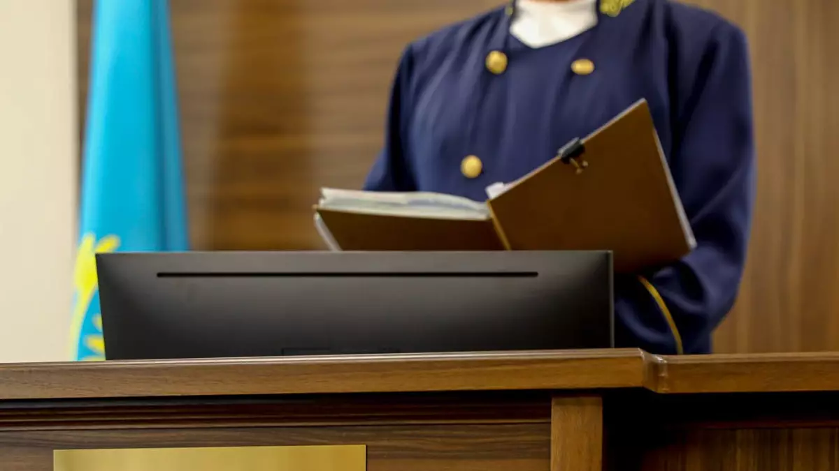 Мужчина обманывал пенсионеров и крал деньги — его задержали в Караганде