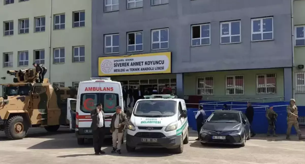 В лицее в Турции ранены 16 человек в результате стельбы