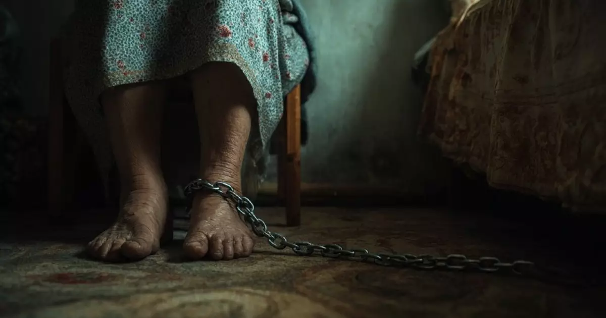  Баласы анасын 2 жыл бойы темір шынжырмен байлап ұстаған 