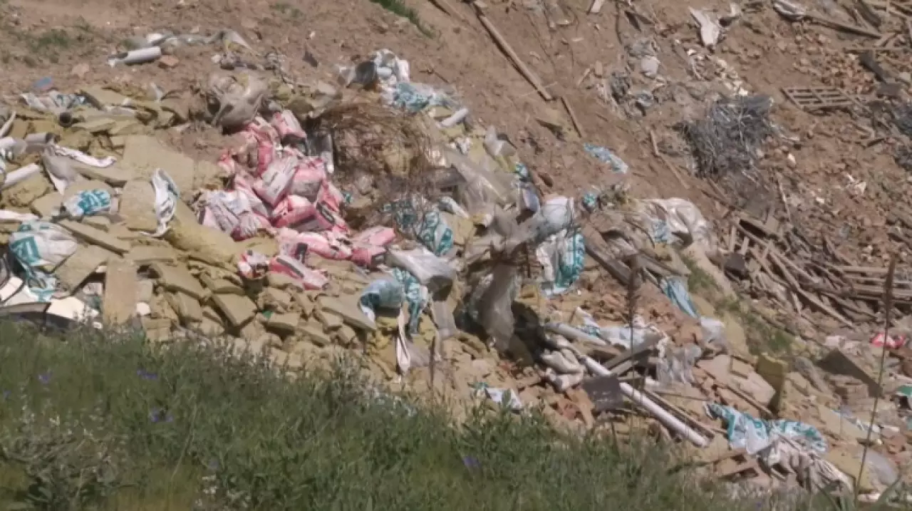 Полицейские выявили незаконные свалки в Шымкенте