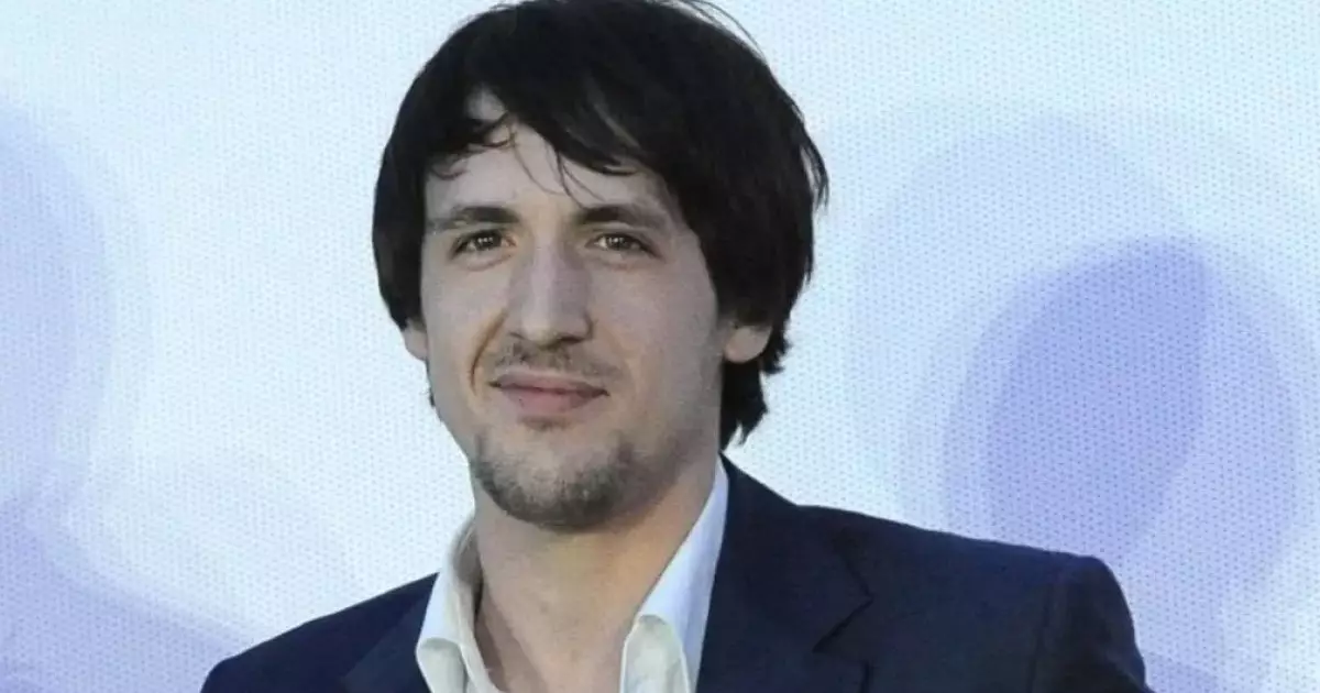  `Әскерге сынды айтқан` Ресейлік танымал актер сырттай 8 жылға сотталды 