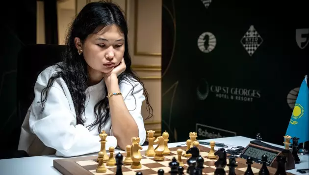 Бибисара Асаубаева обыграла конкурентку и вышла в лидеры Турнира претенденток-2026