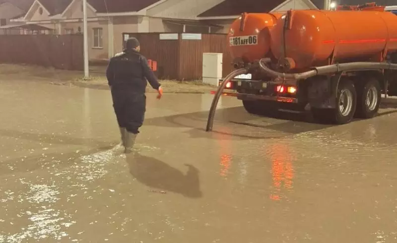 Ночной ливень затопил Атырау