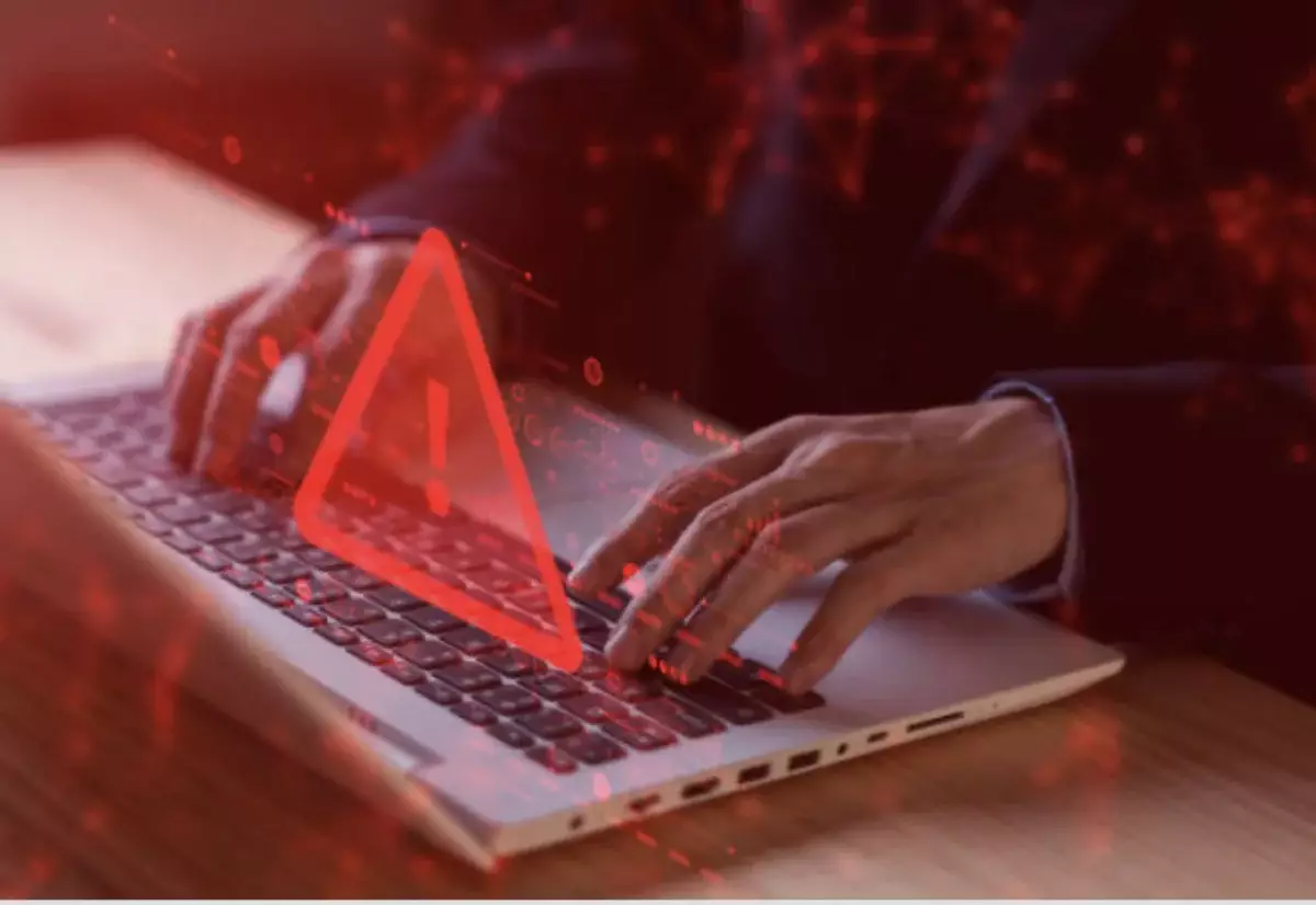 Фальшивые сайты и вирусы: Нацбанк предупредил о новой схеме обмана