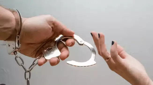 В Жанаозене пятерых мужчин осудили за похищение девушки для принуждения к браку