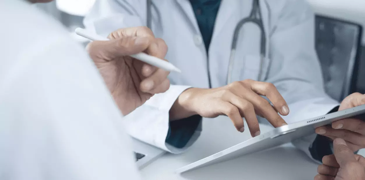 В частной клинике выявили 28 тысяч консультаций без разрешительных документов