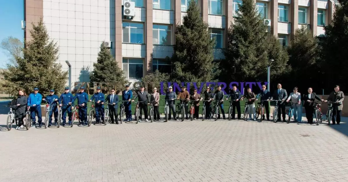   Автокөліксіз күн: Жетісу университетінің қызметкерлері жұмысқа велосипедпен келді   