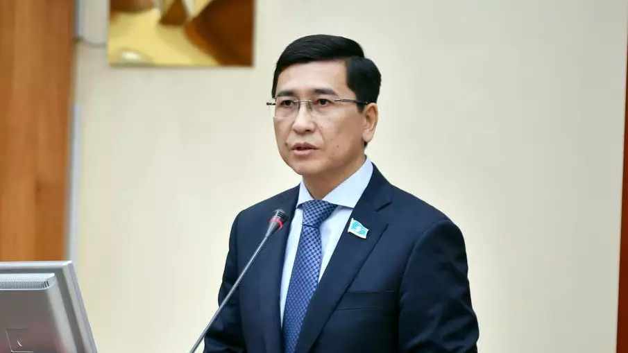 Учителей не должны отправлять «сторожить» выпускные — депутат Аймагамбетов