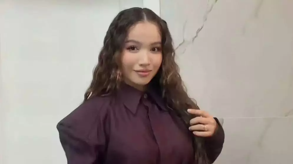 "Орамалмен жүріп те бүлдіретіндер бар": Абай Бегейдің қызы хиджабын шешкеннен кейін мәлмдеме жасады 