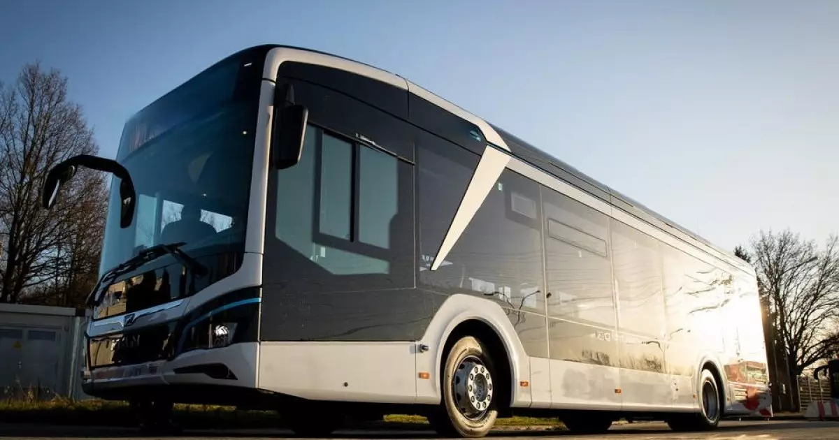  14 жастағы жасөспірім тұрақтағы автобусты айдап әкетіп, көрші мемлекетке дейін жеткен 