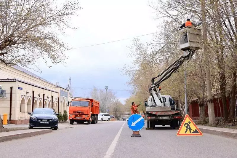 В Караганде начали убирать улицы по принципу генеральной уборки