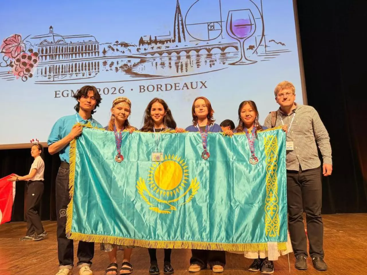Қазақстандық оқушылар Францияда өткен олимпиадада үш медаль иеленді