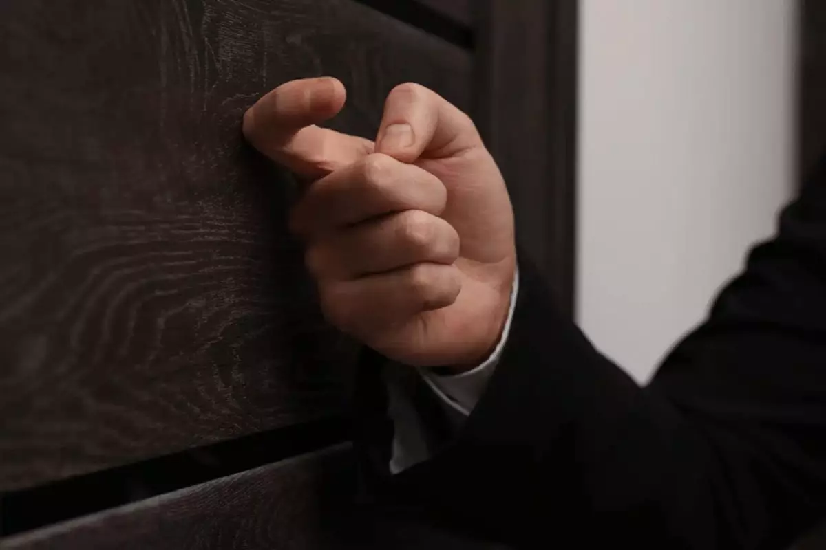 Лишение лицензии и огромные штрафы: Как в Казахстане «закручивают гайки» коллекторам