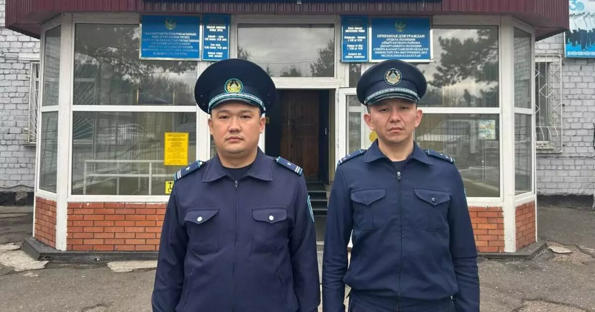  Полицейлер түнде мұздай суға түсіп кеткен 86 жастағы әжейді құтқарды 